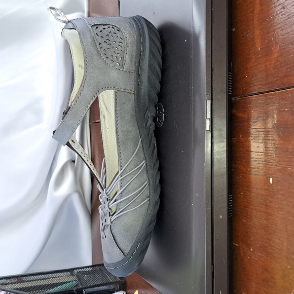 Women's Gray T-Strap Shoes JBD Memory Foam By Jambu size 9W - Picture 4 of 9